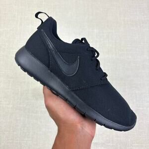 🎶 2016 Nike Roshe One “Triple Black” 7Y